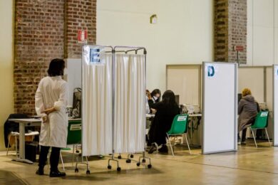 Al via vaccinazioni insegnanti, somministrazioni alla Fabbrica del Vapore