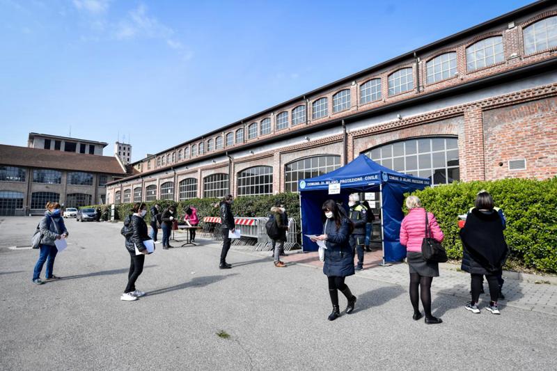 Al via vaccinazioni insegnanti, somministrazioni alla Fabbrica del Vapore