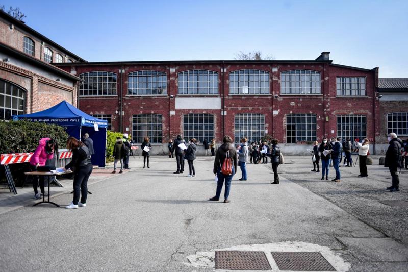 Al via vaccinazioni insegnanti, somministrazioni alla Fabbrica del Vapore