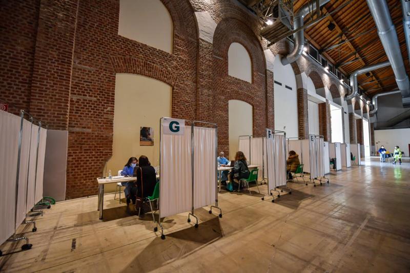 Al via vaccinazioni insegnanti, somministrazioni alla Fabbrica del Vapore