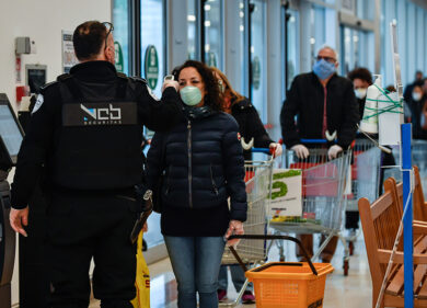 Medici del lavoro in campo per vaccini ai dipendenti di supermercati e aziende