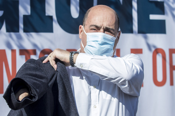 Sondaggio, Pd giù dopo dimissioni Zingaretti. Colpo di scena M5S (e Meloni) Sondaggio, Pd giù dopo dimissioni Zingaretti. Colpo di scena M5S (e Meloni)