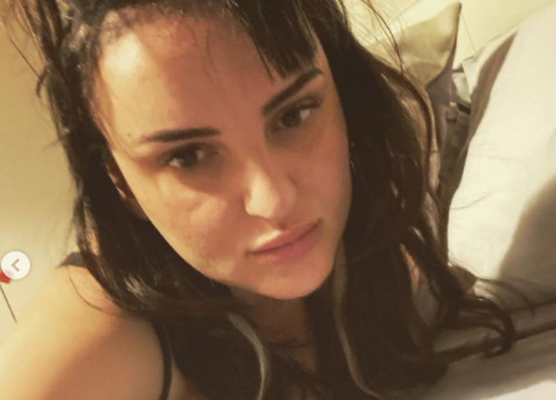 Arisa mostra il seno: “Ora mi piace anche grazie a chi mi fa sentire bella”