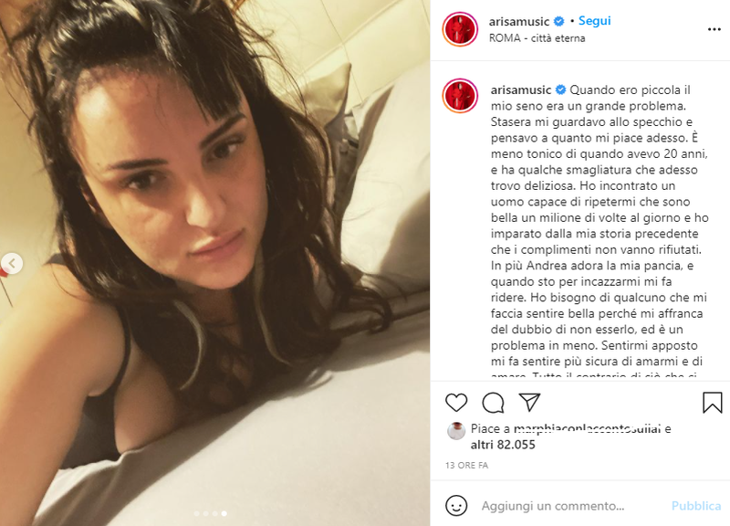 Arisa mostra il seno: “Ora mi piace anche grazie a chi mi fa sentire bella”
