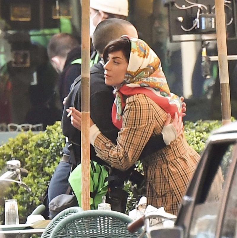 Lady Gaga, foto dal set di ‘Gucci’. I primi ciak tra Milano e Gressoney