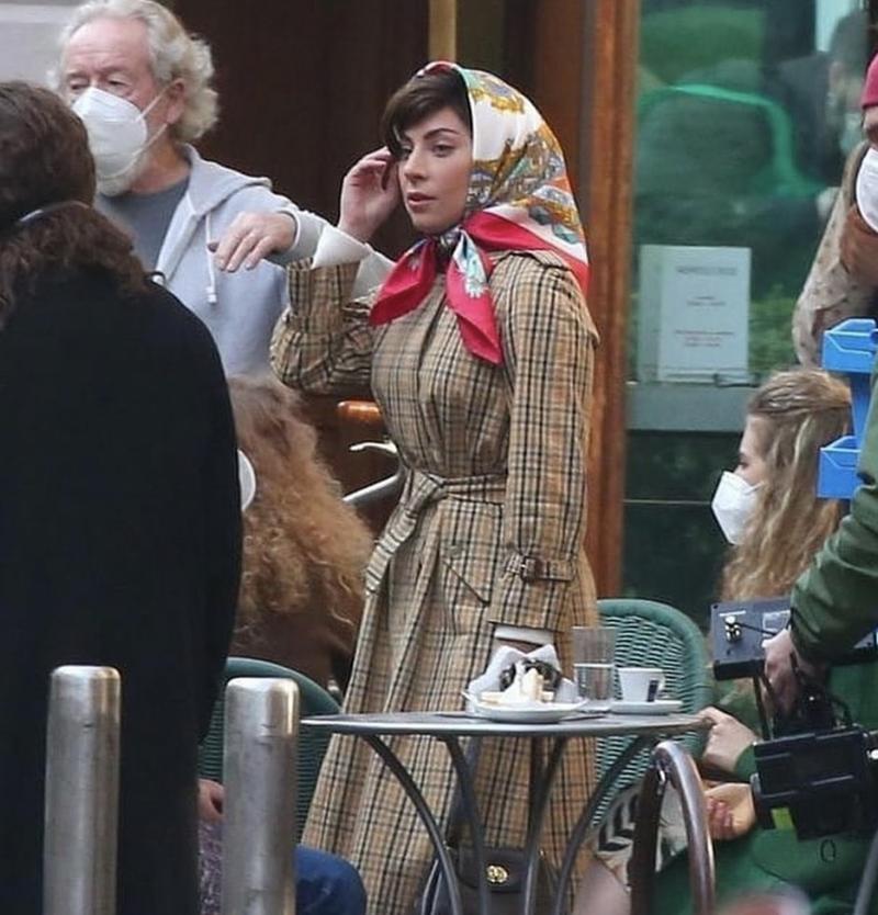 Lady Gaga, foto dal set di ‘Gucci’. I primi ciak tra Milano e Gressoney