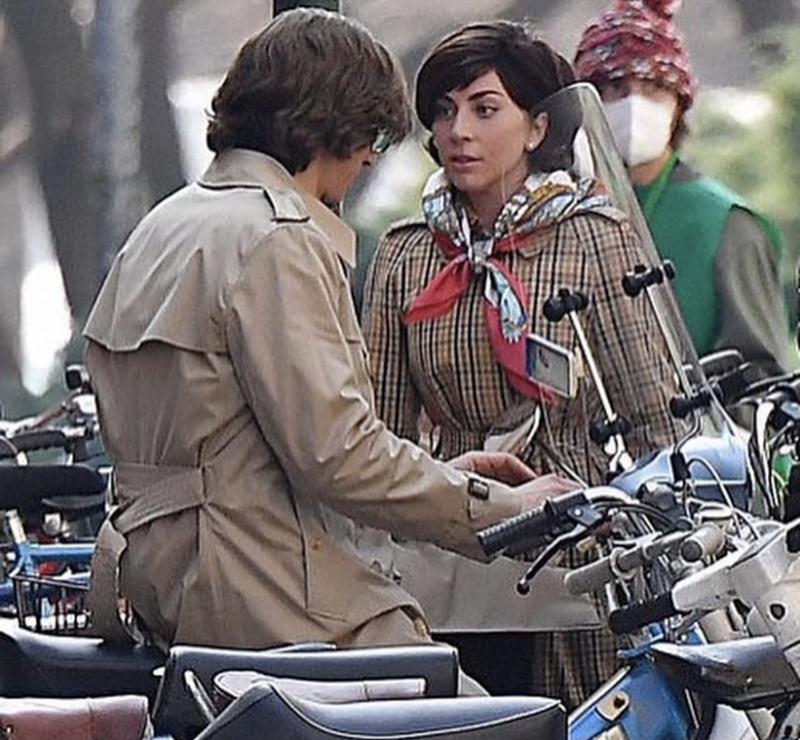 Lady Gaga, foto dal set di ‘Gucci’. I primi ciak tra Milano e Gressoney