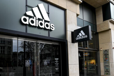 Adidas: nel 2020 gli utili calano del 78% a 432 milioni