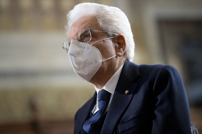 Insulti e minacce social a Mattarella: perquisizioni in corso, 10 indagati Insulti e minacce social a Mattarella: perquisizioni in corso, 10 indagati