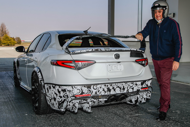 L’AD di Alfa Romeo Imparato testa la nuova Giulia GTAm L’AD di Alfa Romeo Imparato testa la nuova Giulia GTAm