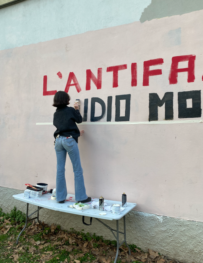 Non c’è pace in Piazza Vetra, tra gli odiatori d’amore del Liceo Manzoni Non c’è pace in Piazza Vetra, tra gli odiatori d’amore del Liceo Manzoni