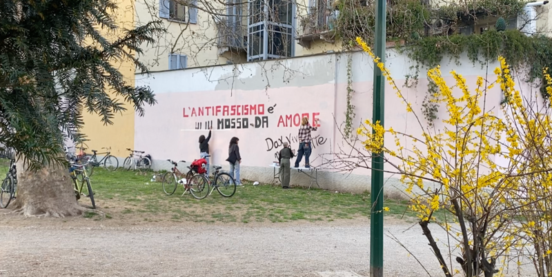 Non c’è pace in Piazza Vetra, tra gli odiatori d’amore del Liceo Manzoni Non c’è pace in Piazza Vetra, tra gli odiatori d’amore del Liceo Manzoni