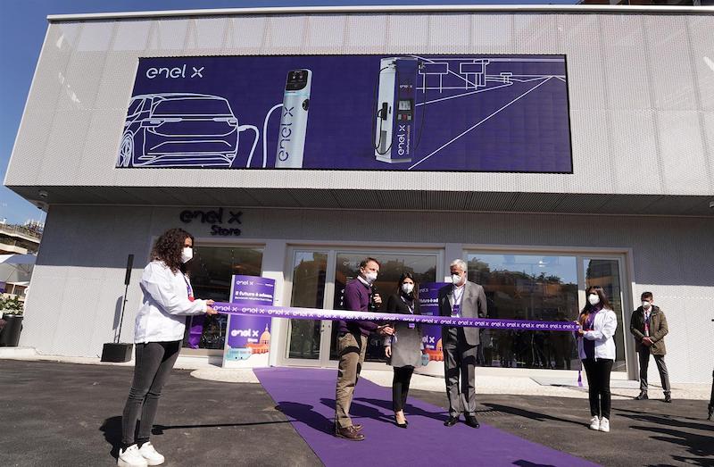 Nasce a Roma Enel X Store, sviluppato in collaborazione con Volkswagen Italia Nasce a Roma Enel X Store, sviluppato in collaborazione con Volkswagen Italia