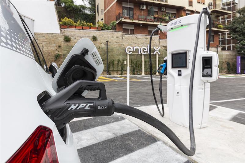 Nasce a Roma Enel X Store, sviluppato in collaborazione con Volkswagen Italia Nasce a Roma Enel X Store, sviluppato in collaborazione con Volkswagen Italia