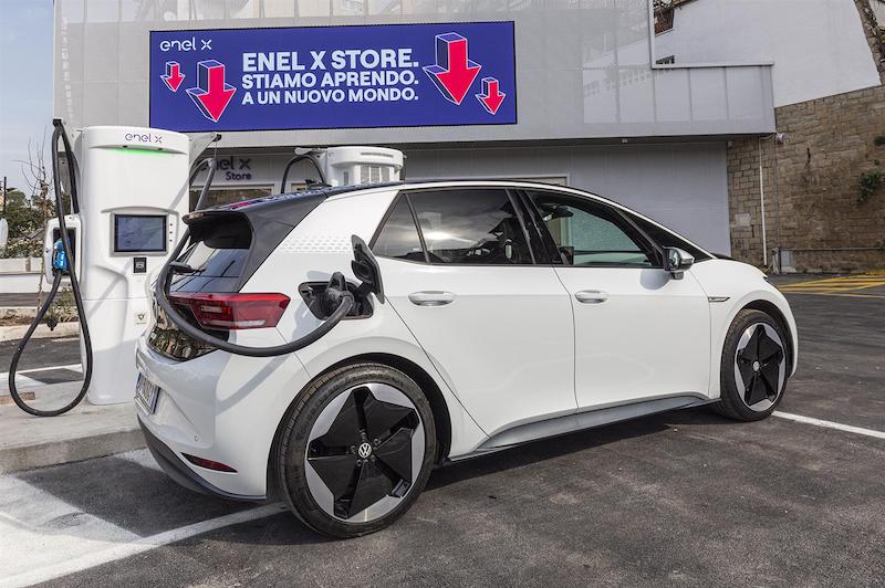 Nasce a Roma Enel X Store, sviluppato in collaborazione con Volkswagen Italia Nasce a Roma Enel X Store, sviluppato in collaborazione con Volkswagen Italia