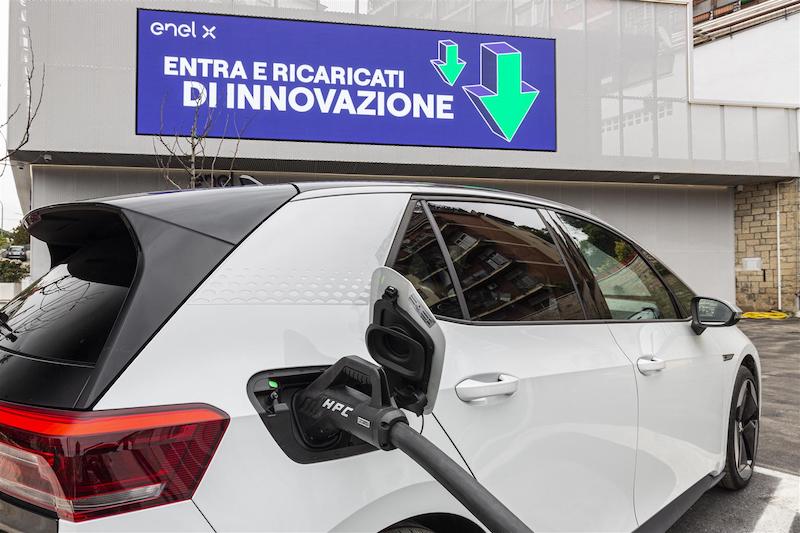 Nasce a Roma Enel X Store, sviluppato in collaborazione con Volkswagen Italia Nasce a Roma Enel X Store, sviluppato in collaborazione con Volkswagen Italia