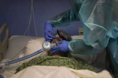 Covid, gli Stati Uniti donano alla Lombardia 10 respiratori portatili
