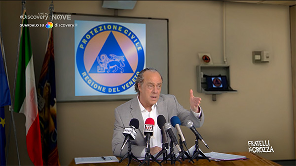 Fratelli di Crozza: la gaffe di Zaia: “dobbiamo vaccinare tutti anche i’cargiver’ che guidano le macchine per i veci” Fratelli di Crozza: la gaffe di Zaia: “dobbiamo vaccinare tutti anche i’cargiver’ che guidano le macchine per i veci”