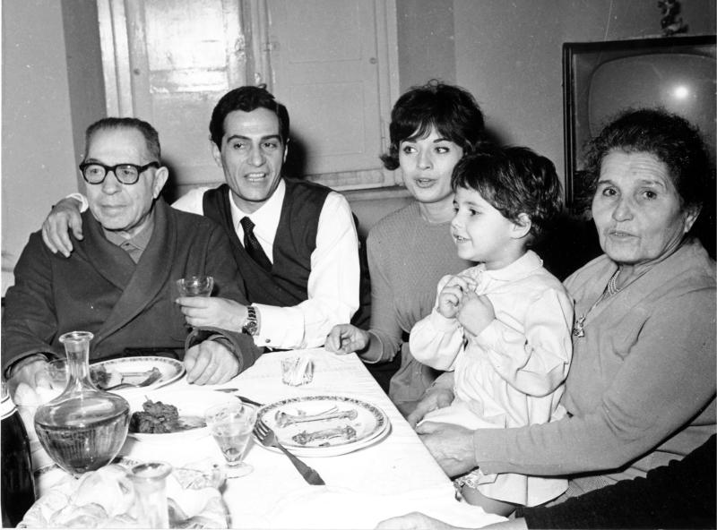 Nino Manfredi, il figlio Luca ne celebra la carriera: “Ma era un traditore” Nino Manfredi, il figlio Luca ne celebra la carriera: “Ma era un traditore”