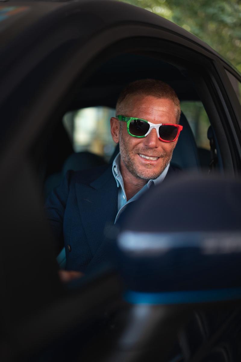 Lapo Elkann ricorda il nonno Gianni Agnelli con una “24 ore” di frasi storiche Lapo Elkann ricorda il nonno Gianni Agnelli con una “24 ore” di frasi storiche
