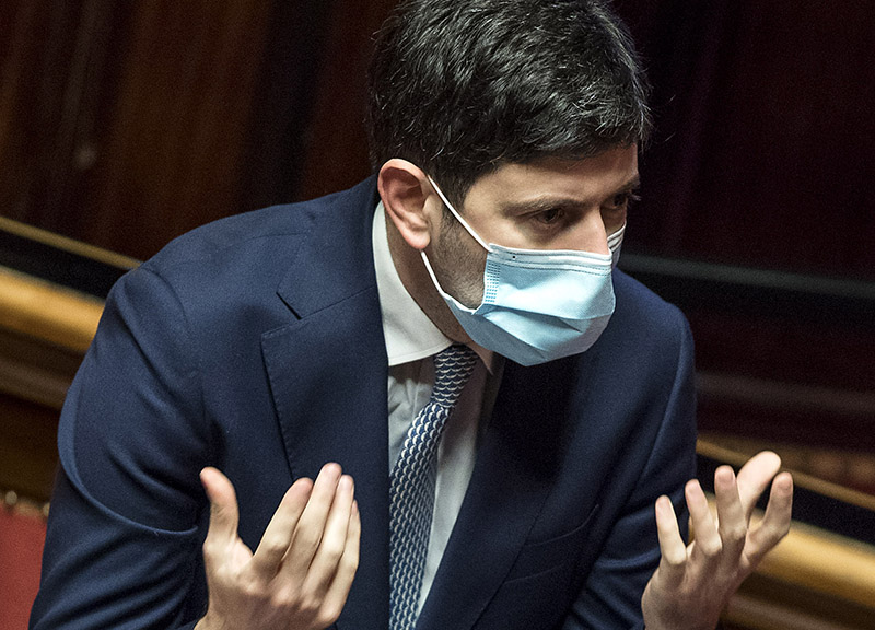 Morti per il vaccino, il Piemonte ferma tutto.Speranza e Aifa: “Non può farlo” Morti per il vaccino, il Piemonte ferma tutto.Speranza e Aifa: “Non può farlo”