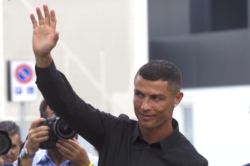 Cristiano Ronaldo annuncia nuovi record, però manca la.. maglia della Juventus