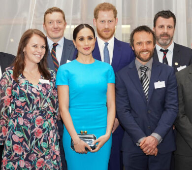 Principe Filippo ultime news. Harry e Meghan Markle, che batosta! FOTO VIDEO