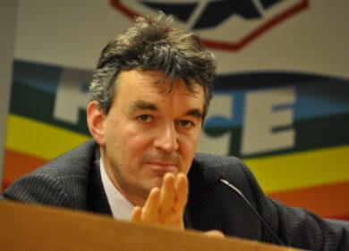Vaccinazioni di massa, il Pd: “In Lombardia manca l’organizzazione”