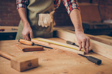 Lavoro domestico, gli stranieri guadagnano il 23% in meno degli italiani