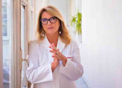 Vaccini, Colao: “AstraZeneca non va criminalizzata, ma è meglio una sola dose”