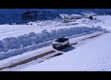 Nuovo PEUGEOT 3008 HYBRID4