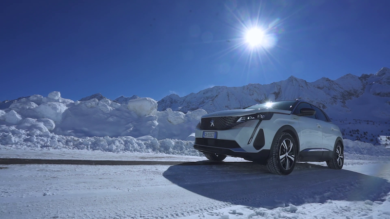 Nuovo Peugeot 3008 Hybrid 4, testato al Passo del Tonale