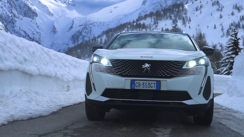 Nuovo Peugeot 3008 Hybrid 4, testato al Passo del Tonale