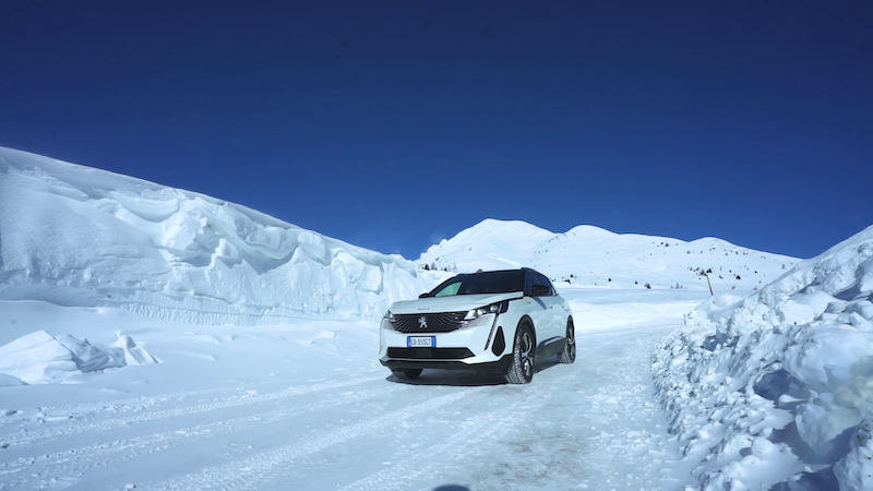 Nuovo Peugeot 3008 Hybrid 4, testato al Passo del Tonale