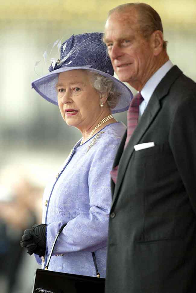 Principe Filippo news: torna dalla Regina Elisabetta a Windsor Castle. FOTO Principe Filippo news: torna dalla Regina Elisabetta a Windsor Castle. FOTO