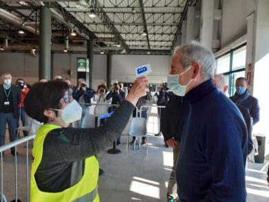 Cremona, Bertolaso visita l’hub vaccinale allestito presso CremonaFiere