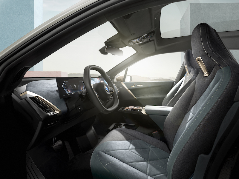 Con il nuovo iDrive, salire su una BMW è come essere nel futuro Con il nuovo iDrive, salire su una BMW è come essere nel futuro