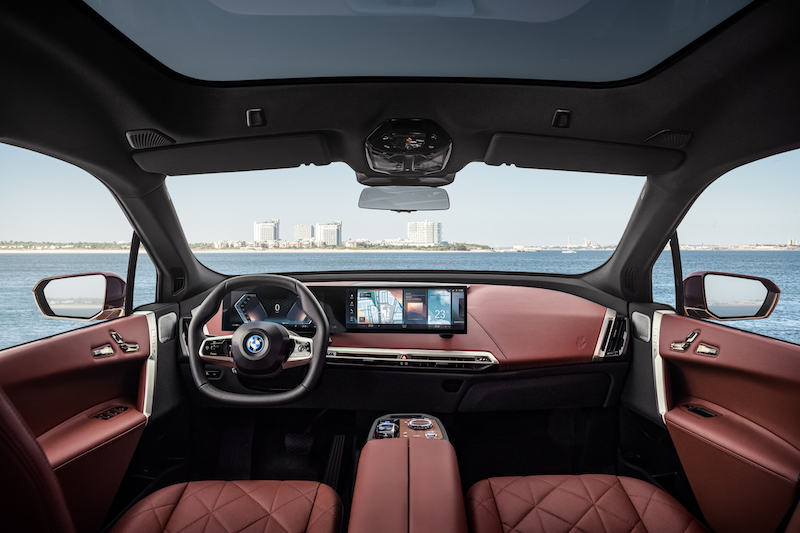 Con il nuovo iDrive, salire su una BMW è come essere nel futuro Con il nuovo iDrive, salire su una BMW è come essere nel futuro