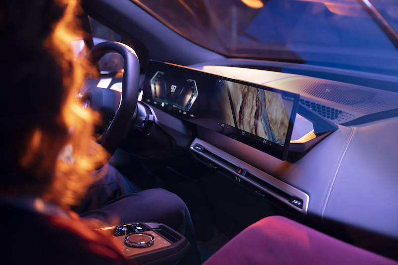 Con il nuovo iDrive, salire su una BMW è come essere nel futuro Con il nuovo iDrive, salire su una BMW è come essere nel futuro
