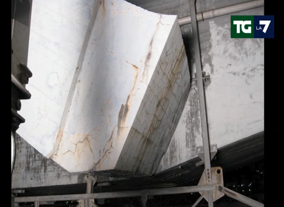 Ponte Morandi, segni di usura già nel ‘15. “Ispezioni? Mandavano i ciechi” Ponte Morandi, segni di usura già nel ‘15. “Ispezioni? Mandavano i ciechi”