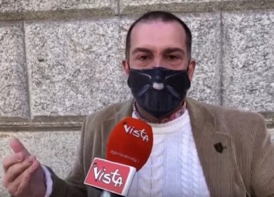 “Non resistiamo più”: le partite Iva protestano in Prefettura a Milano. VIDEO