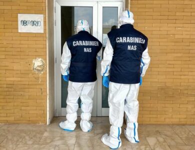 Controlli dei Nas in 375 obitori: feretri accantonati e mancanza di igiene