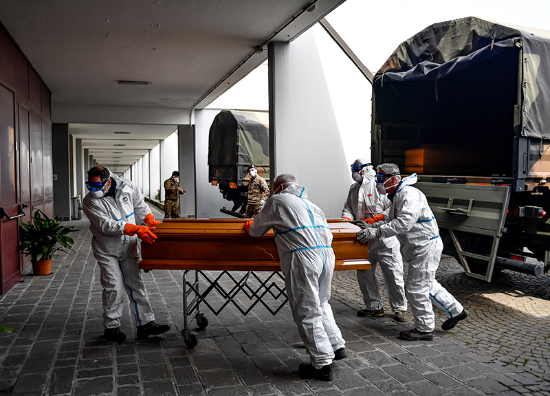 Covid, il 18 marzo e quei morti bruciati a Bergamo: i dubbi sulle cremazioni Covid, il 18 marzo e quei morti bruciati a Bergamo: i dubbi sulle cremazioni