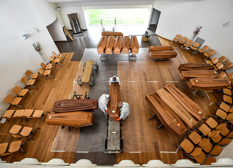 Covid, il 18 marzo e quei morti bruciati a Bergamo: i dubbi sulle cremazioni Covid, il 18 marzo e quei morti bruciati a Bergamo: i dubbi sulle cremazioni