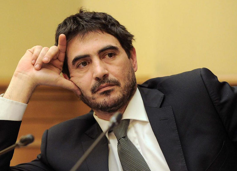 “No al partito unico della sinistra”. Fratoianni si smarca da Bersani “No al partito unico della sinistra”. Fratoianni si smarca da Bersani