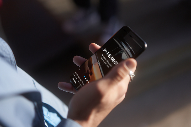 Peugeot svela il nuovo volto della 308