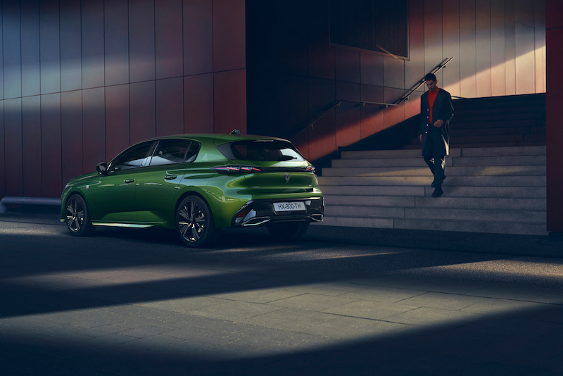 Peugeot svela il nuovo volto della 308