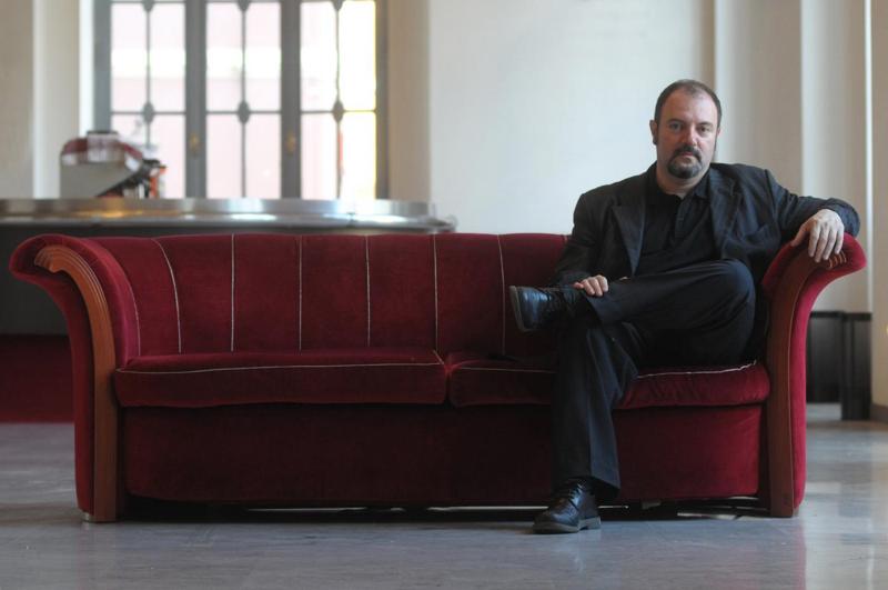 Carlo Lucarelli racconta il lato oscuro delle fiabe, In compagnia del lupo Carlo Lucarelli racconta il lato oscuro delle fiabe, In compagnia del lupo