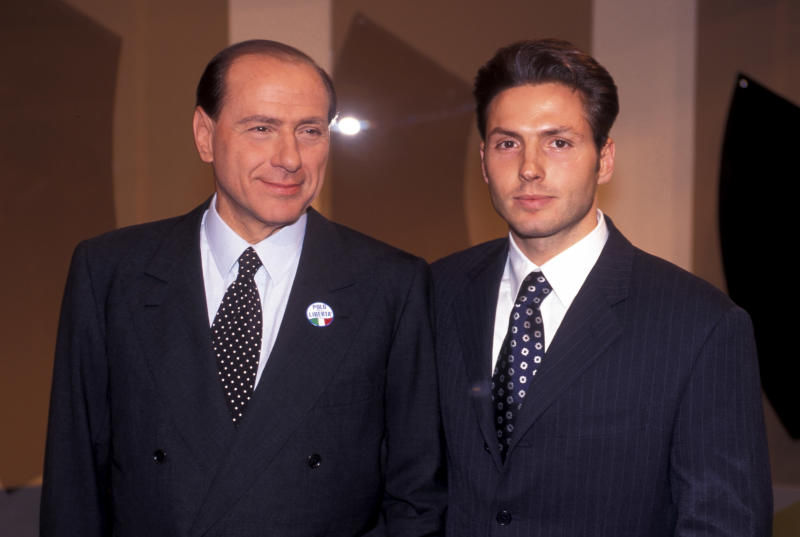 Berlusconi e la pagina di auguri dedicata da Pier Silvio: “Sei un grande papà” Berlusconi e la pagina di auguri dedicata da Pier Silvio: “Sei un grande papà”
