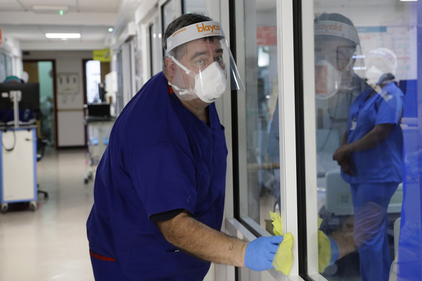 Regno Unito, vaccinata metà popolazione. Ok a test Sputnik allo Spallanzani Regno Unito, vaccinata metà popolazione. Ok a test Sputnik allo Spallanzani